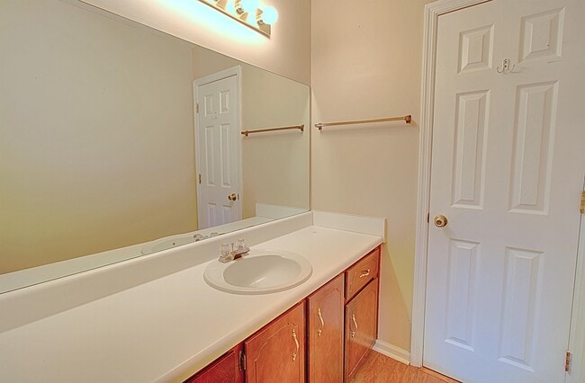 Building Photo - 948 Wedgewood Way