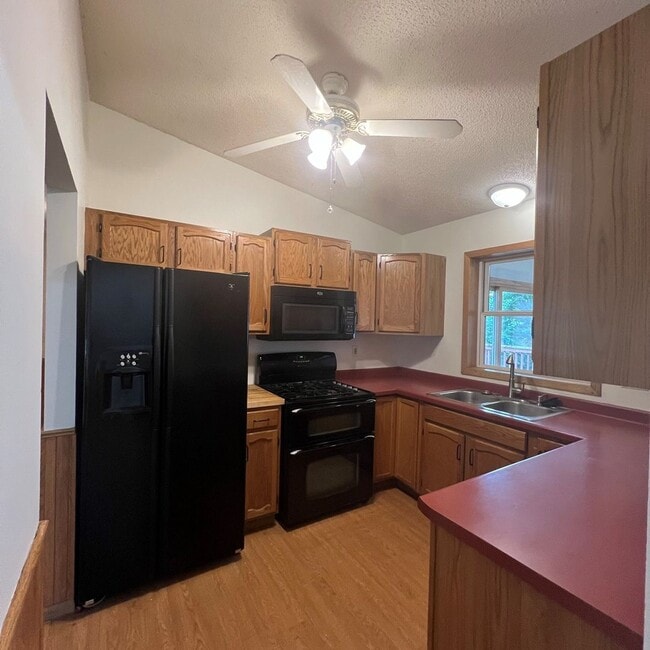 Building Photo - NE Rochester MN 4 Bedroom 2 Full Bathrooms...