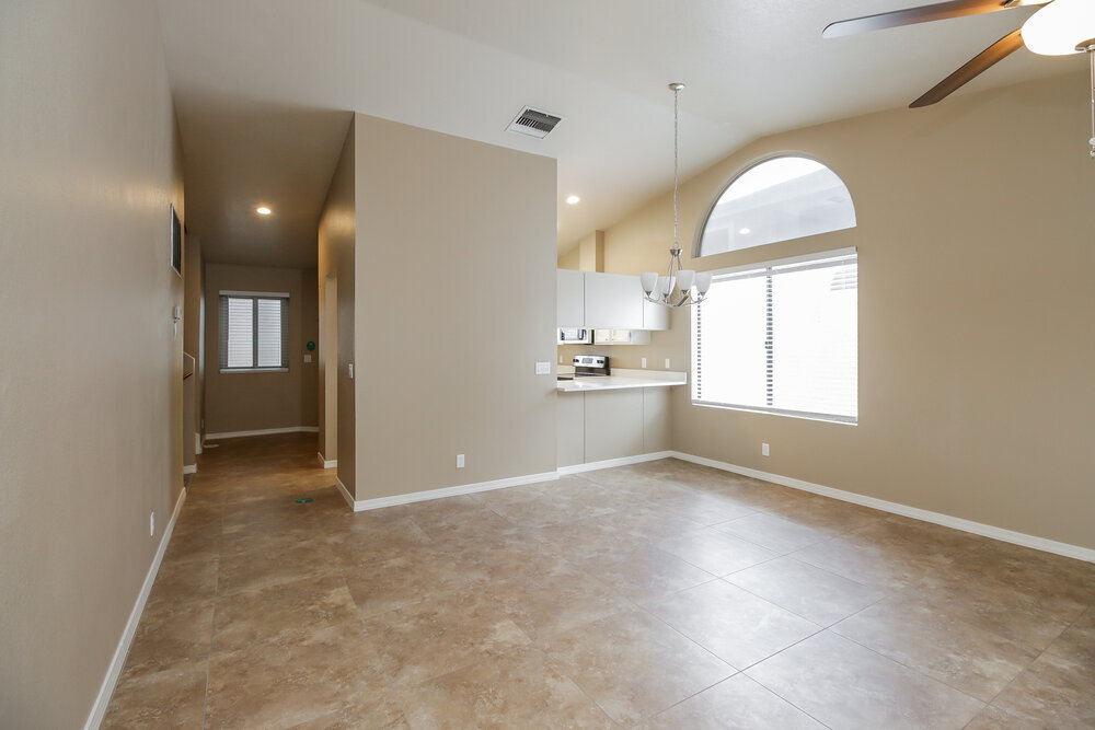 Building Photo - 921 S Val Vista Dr