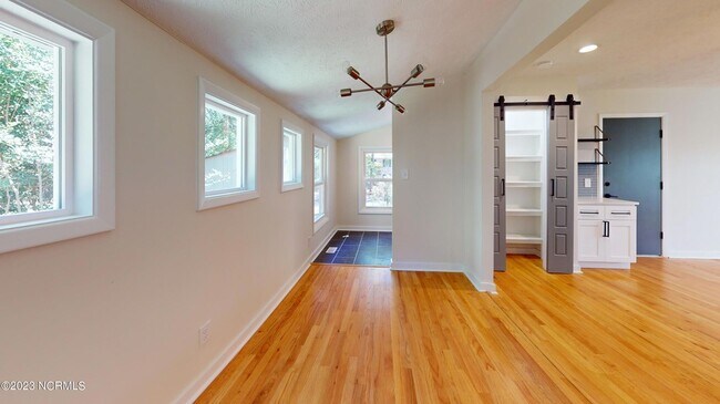 Building Photo - 505 W Rhode Island Ave