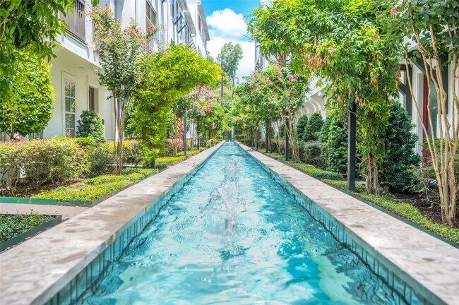 Building Photo - 266 E 28th St