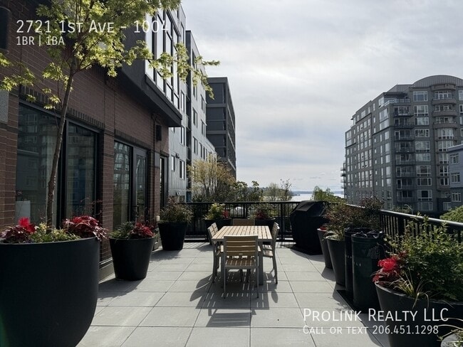 Building Photo - 2721 1st Ave