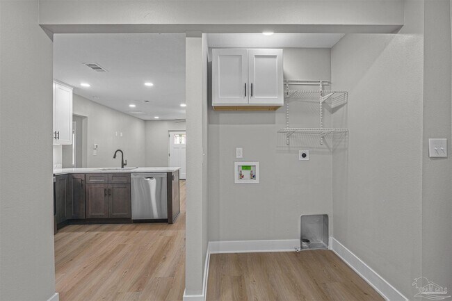 Building Photo - 721 W Jordan St