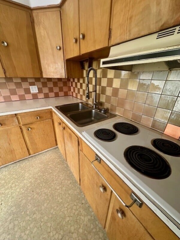 Building Photo - 123 N Elm St