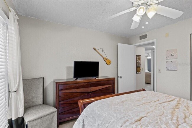 Building Photo - 900 Cove Cay Dr