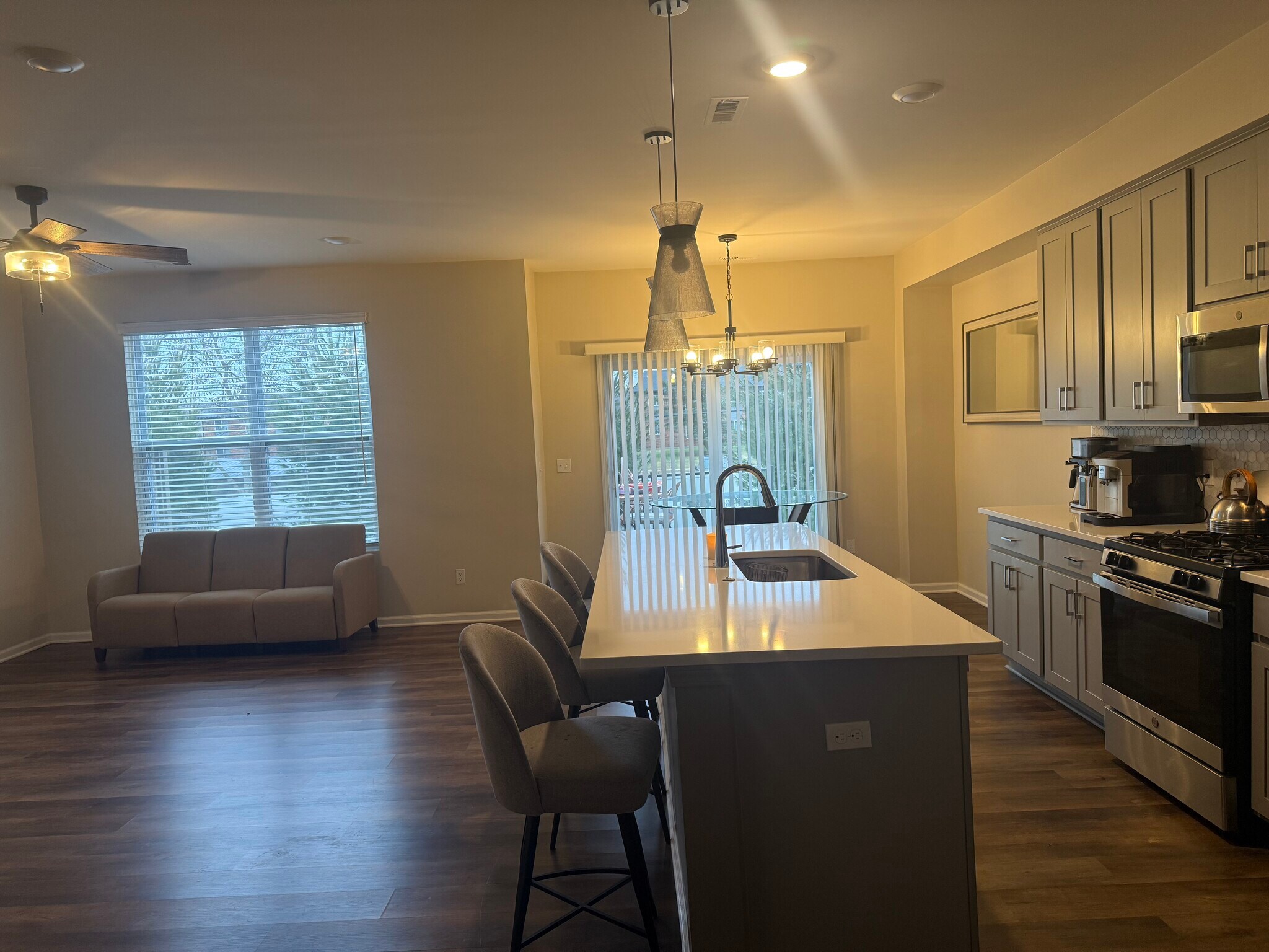 Building Photo - 8692 Pioneer St