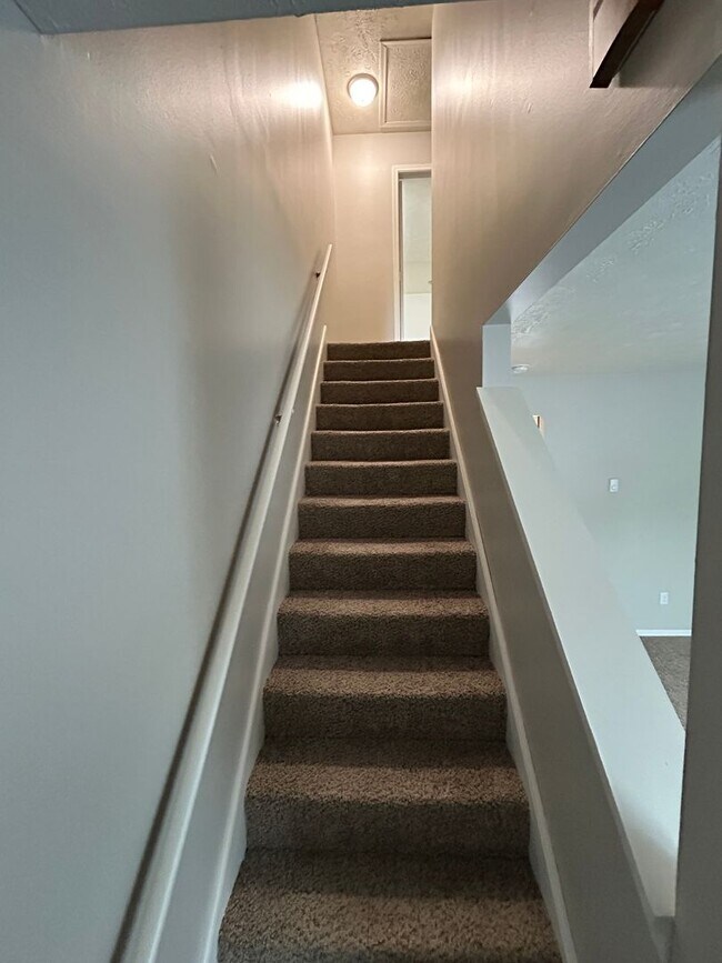 Building Photo - Spacious 2-Bedroom Living in a Quiet Commu...