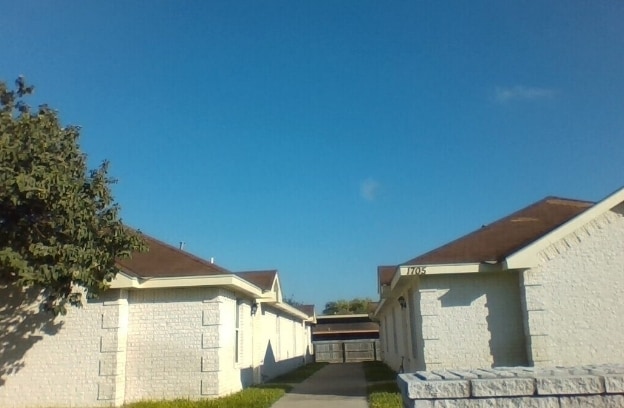 Building Photo - German Ave