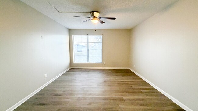 Building Photo - Kentwood Apartments