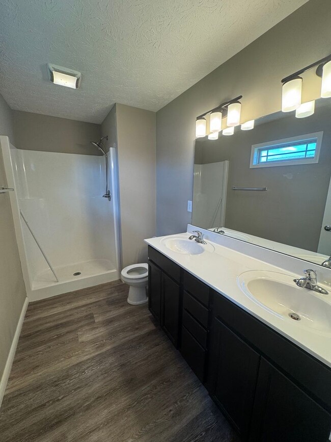 Building Photo - 3 Bedroom Single Family Home