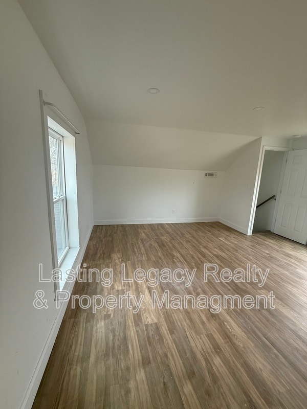 Building Photo - 325 Jackson St