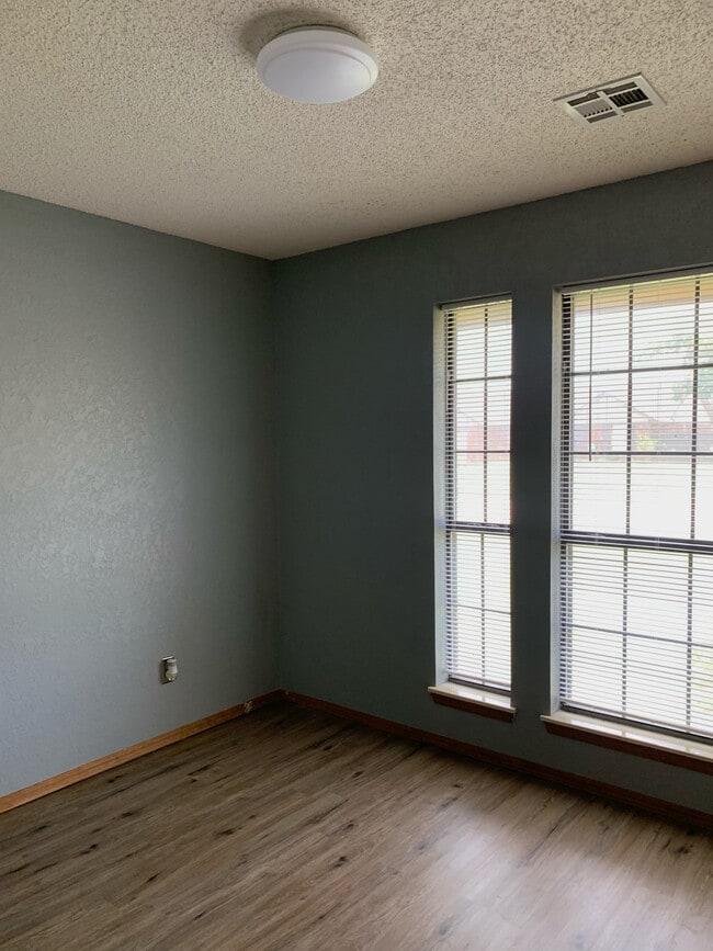 Building Photo - 649 Fire Light Dr