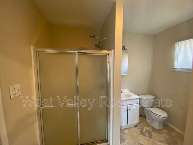 Building Photo - 122 Buena Vista Pl