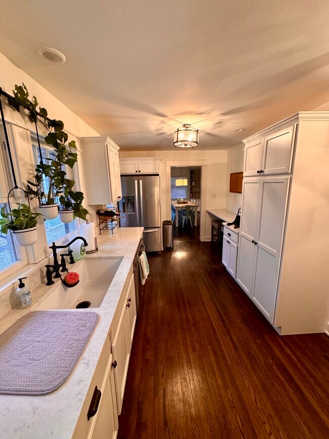 Kitchen - 803 E 1st St