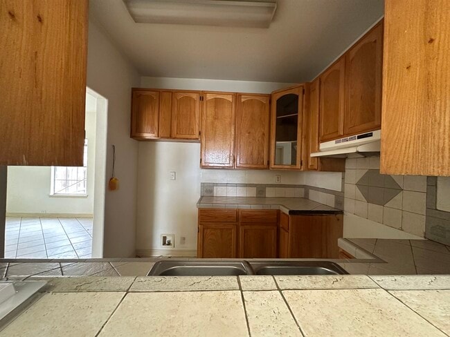 Building Photo - 1000 Ranchway Dr