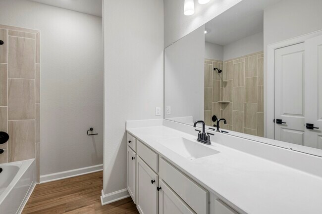 Building Photo - 15683 Honey Cv Dr