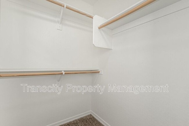 Building Photo - 1402 S Newberry Ln