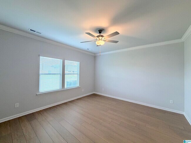 Building Photo - 305 Susan Lynn Dr
