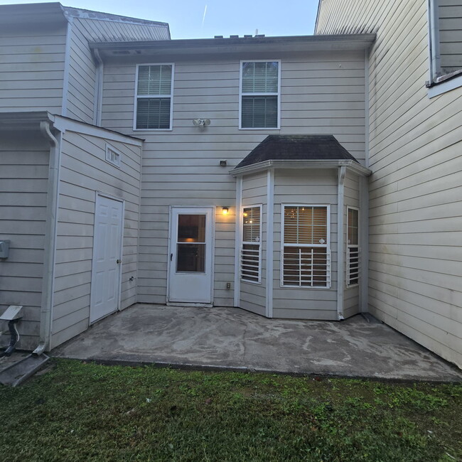 Building Photo - "Charming 3-Bed Townhouse with Hardwood El...