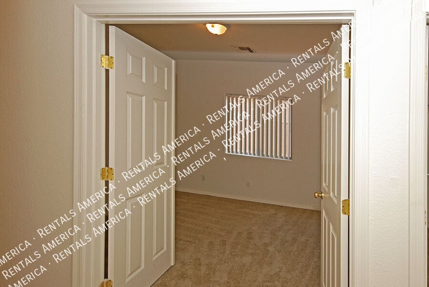 Building Photo - 4212 N 125th Ave