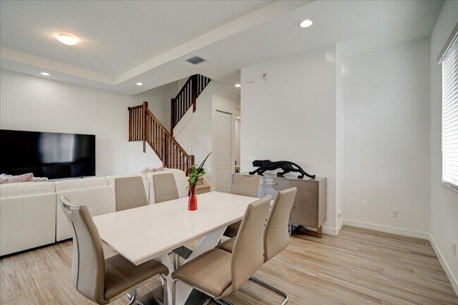 Building Photo - 1451 Pioneer Way
