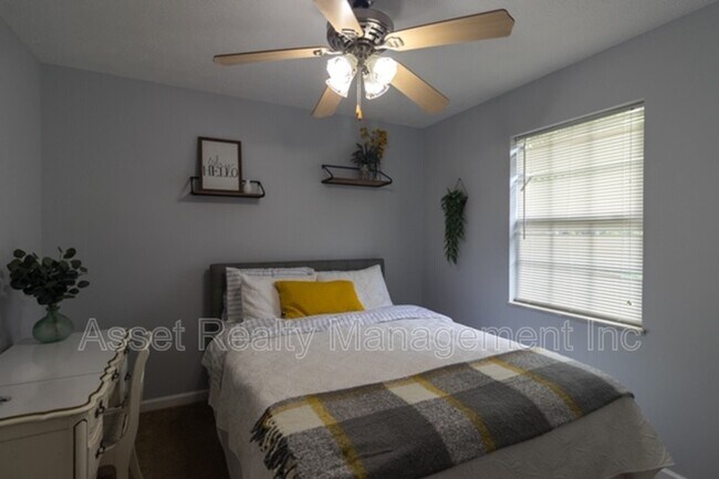 Building Photo - 9009 Tall Timber Dr