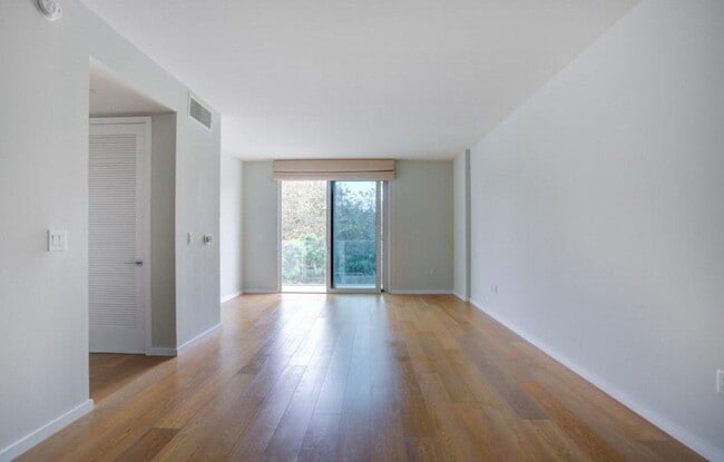 Building Photo - 1705 Ocean Ave