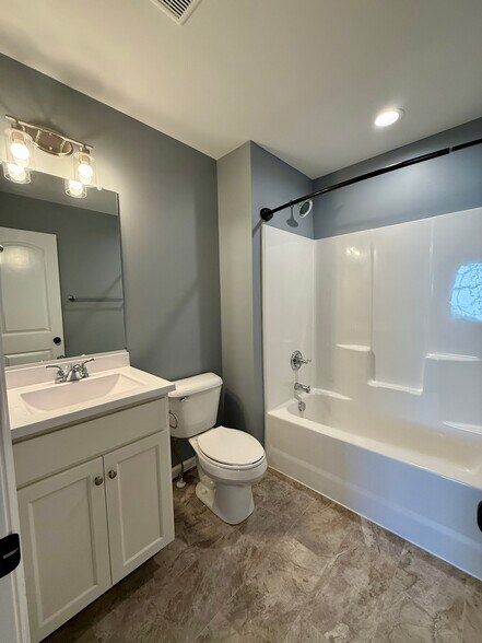 Full Bathroom on 2nd floor - 112 Brenleigh Ct