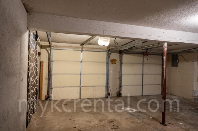 Building Photo - 6441 Hallet St