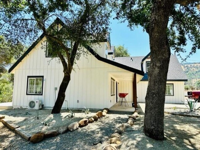 Building Photo - Beautiful Mountain Views, Tule River next ...