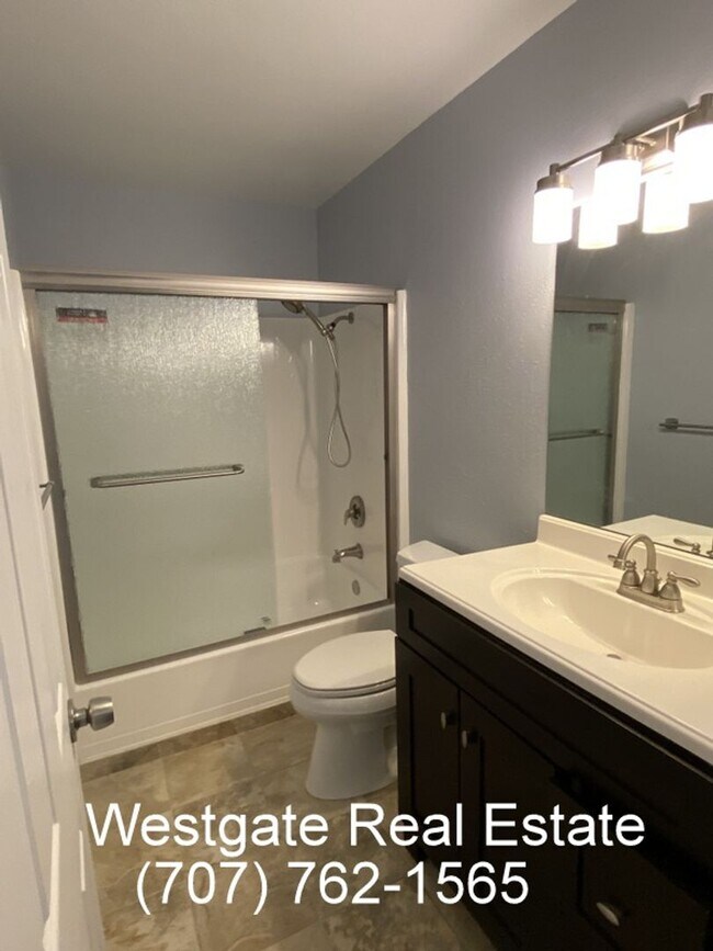 Building Photo - 1016 Eleanor Ave