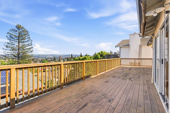 Building Photo - Expansive Valley Views & Private Living in Castro Valley - 4BD/3BA Exec Home