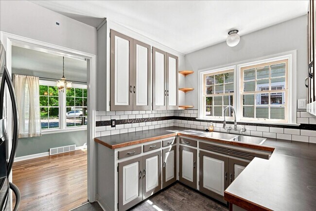 Building Photo - 1111 N 18th St