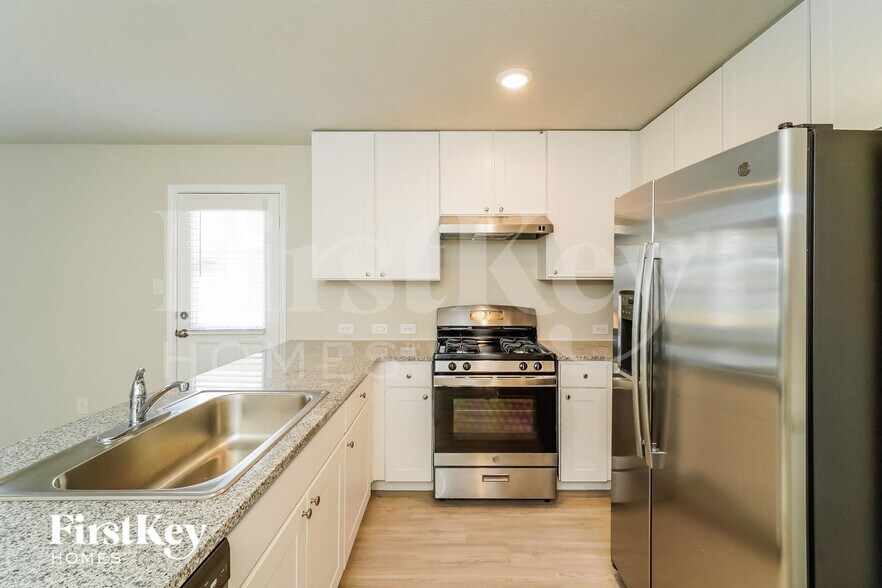 Building Photo - 10755 Prusiner Dr