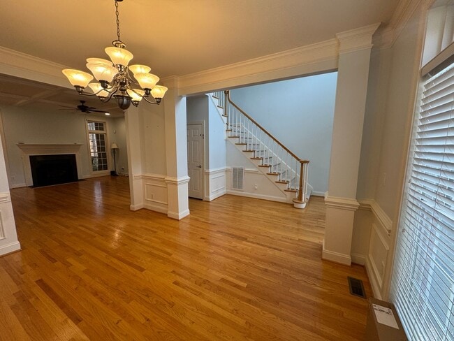 Building Photo - Available to Show