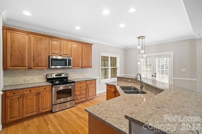 Building Photo - 704 Deercross Ln