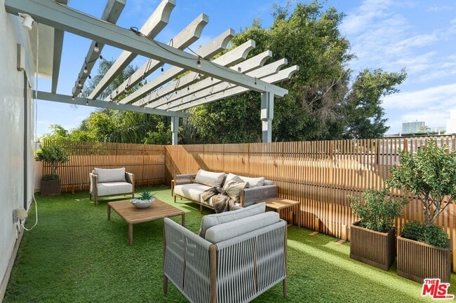 Building Photo - 1745 S Barrington Ave