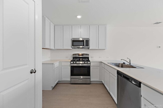 Building Photo - 285 Tahoe Ave