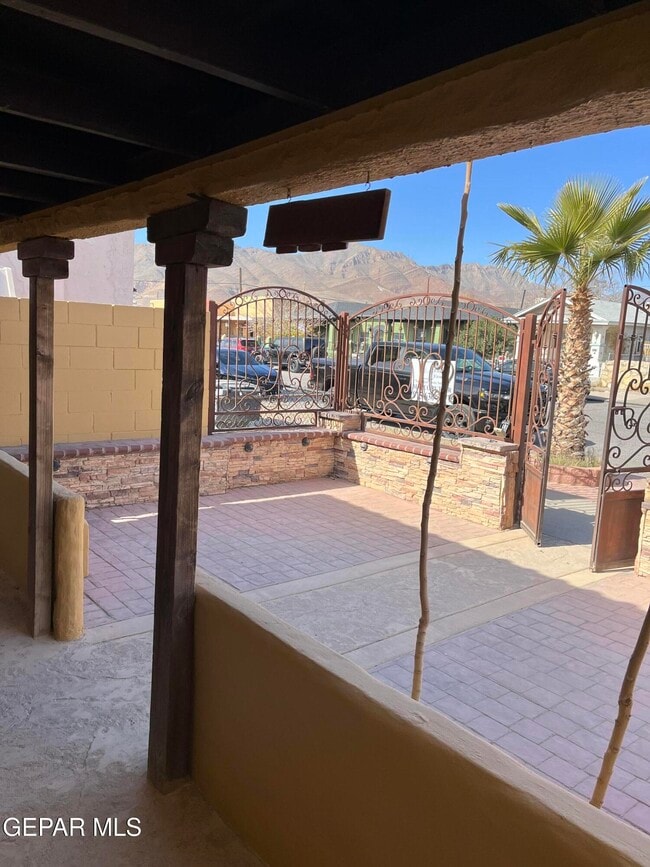 Building Photo - 614 E Missouri Ave