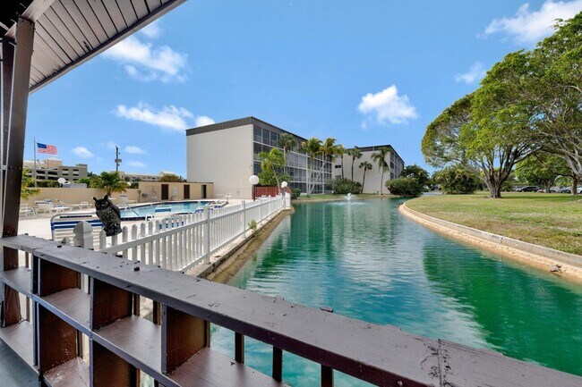Building Photo - 300 Waterway Dr S