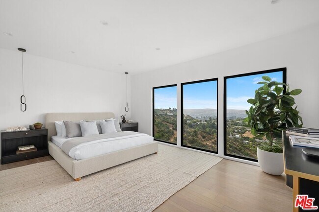Building Photo - 8620 Skyline Dr