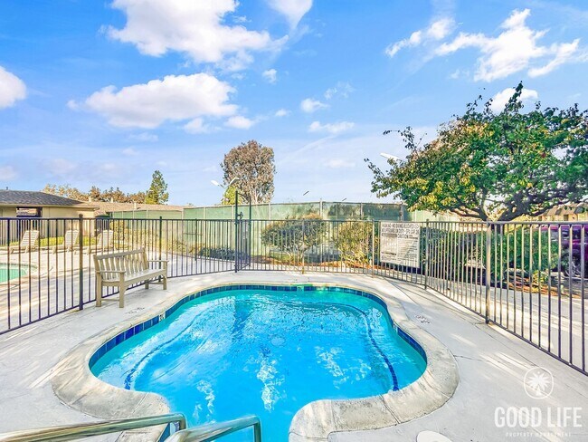 Building Photo - Stunning 2BD/2BA W/ Updated Kitchen, A/C, and Reserved Parking in La Mesa!