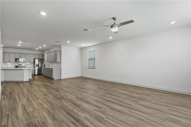 Building Photo - Gorgeous home available August 1!