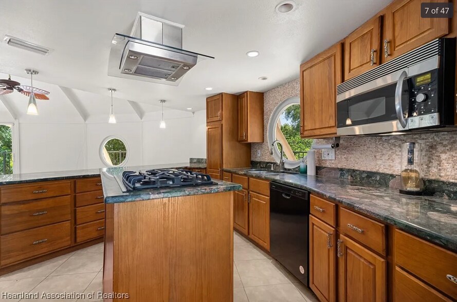 Kitchen Island Gas stove - 201 Rachard Blvd
