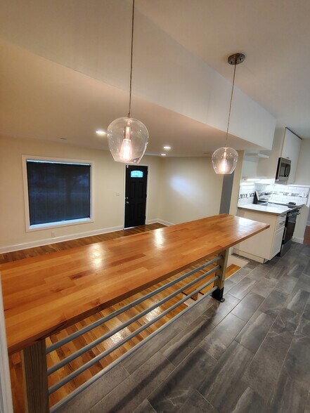 Building Photo - 3819 Inglewood Cir N