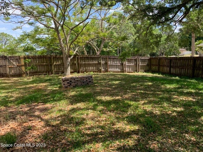 Building Photo - Beautiful Spacious Home