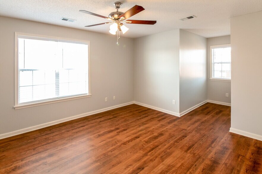 Building Photo - 1253 Greenwich Dr