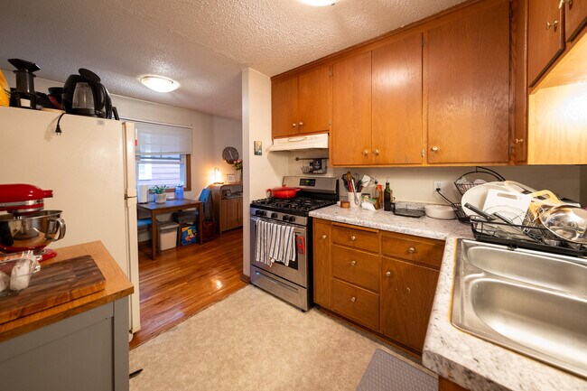 Building Photo - 3235 S 39th Ave