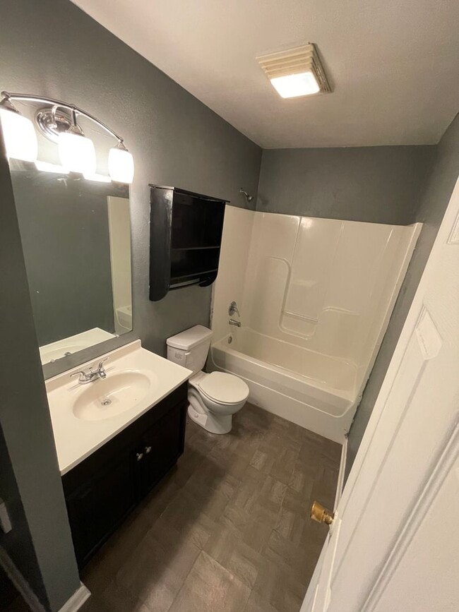 Building Photo - Cute 2006 Home!