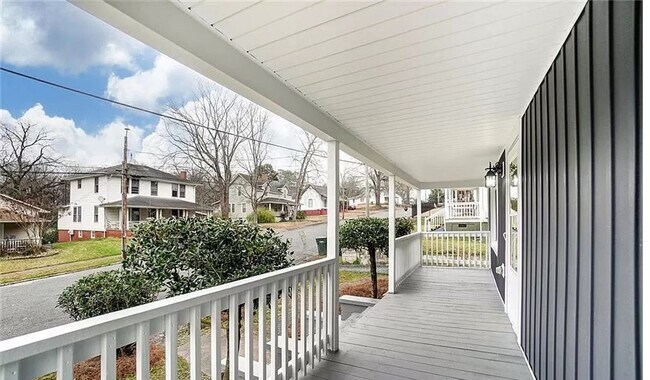 Building Photo - Welcome to this charming 3-bedroom, 2-bathroom home located in the vibrant city of Concord, NC.